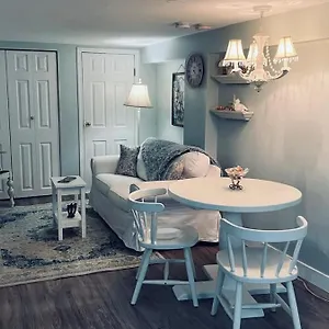 Quaint 1 Bedroom Lower In Victoria, Bc Ferienhaus Victoria